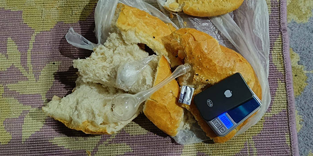 Bu kadar alçaklık olmaz! Ekmeğin içinden bakın ne çıktı