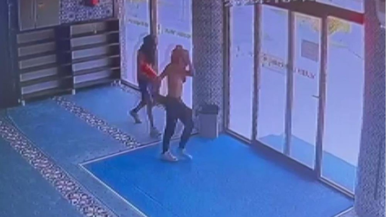 Bu kadar da olmaz dedirten görüntü! Bakın camiden ne çaldılar