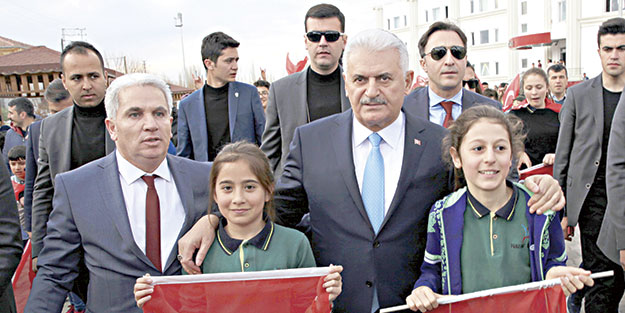 Bu kadar yalanı nereye sığdırıyorsun