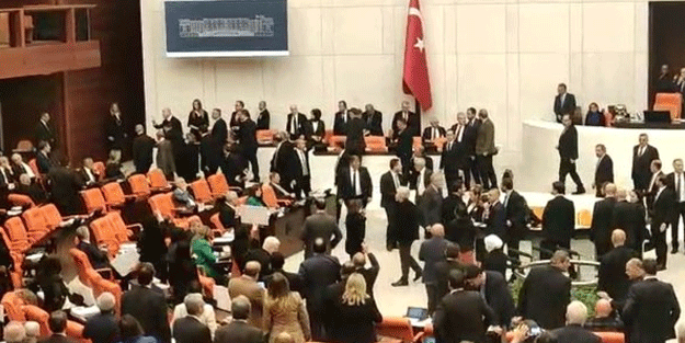 Bu kadarı da olmaz! Devletin gizli istihbarat bilgilerini sızdırdılar