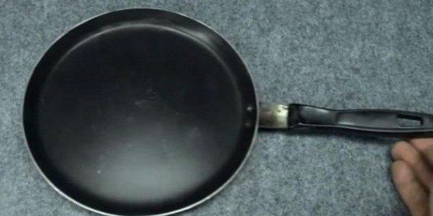 Bu kadarı da pes! Paslı tavadan bakın ne yaptı / Foto