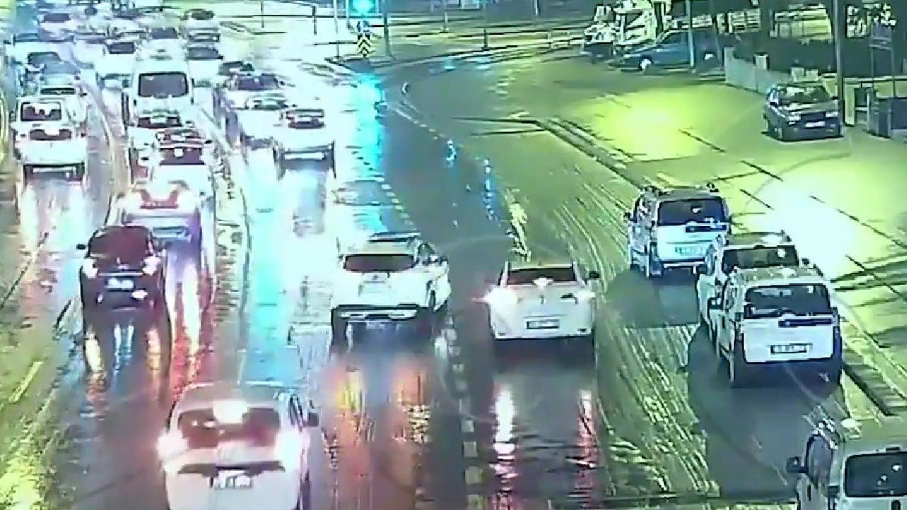 Bu kadarına da pes artık! Trafik magandası havaya ateş açtı