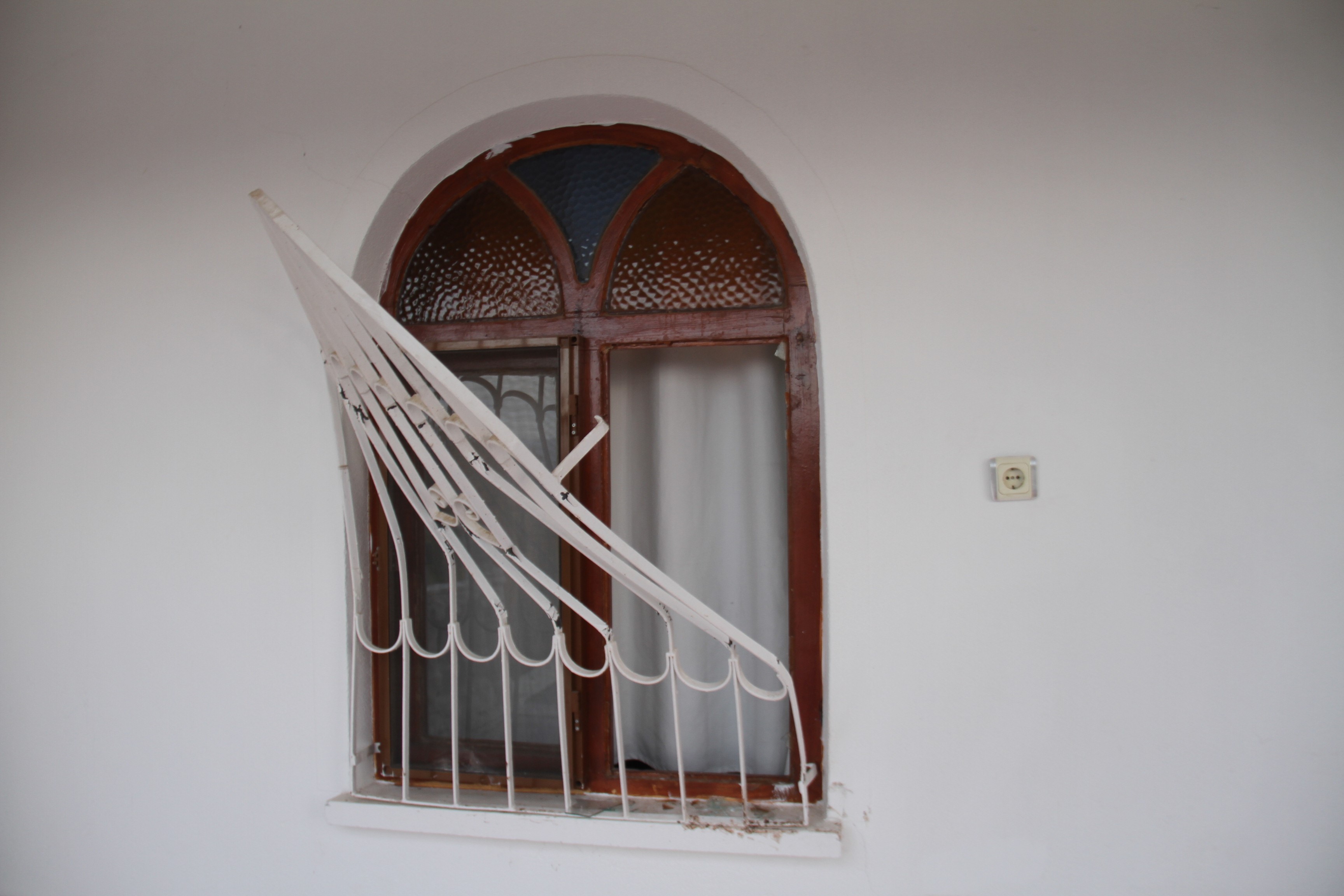 Bu kadarına da pes dedirten hırsızlık: Kamyonla köye gelen hırsızlar 15 evi talan etti