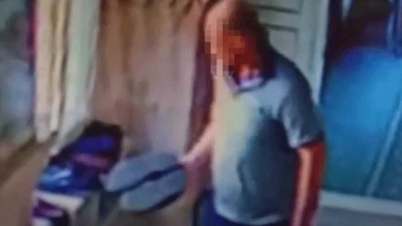 Bu kadarına pes: Tek tek inceledi, beğendiklerini alarak uzaklaştı!