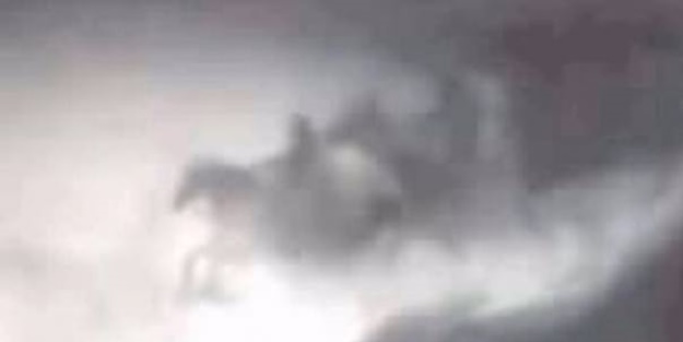 Bu kare Çanakkale’de çekildi! Ata binmiş...
