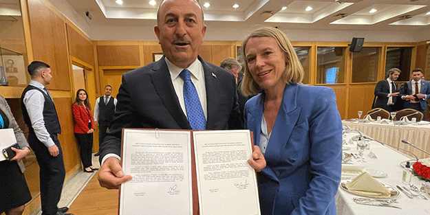 Bu kare ile duyurdu: O ülke vatandaşları Türkiye'ye artık kimlik ile giriş yapabilecekler