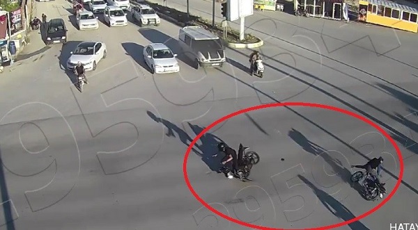 Bu kavşakta neredeyse her gün kaza oluyor!