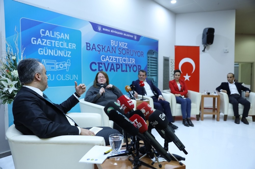 Bu kez başkan sordu, gazeteciler cevapladı 