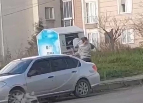 Bu kez giysi kumbarasından 'çocuk' çıktı