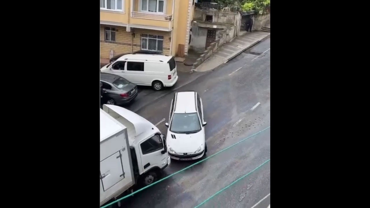 Bu kez kaza yapmadı ama… İBB’nin bozuk otobüsü Üsküdar’ı savaş alanına çevirdi!..