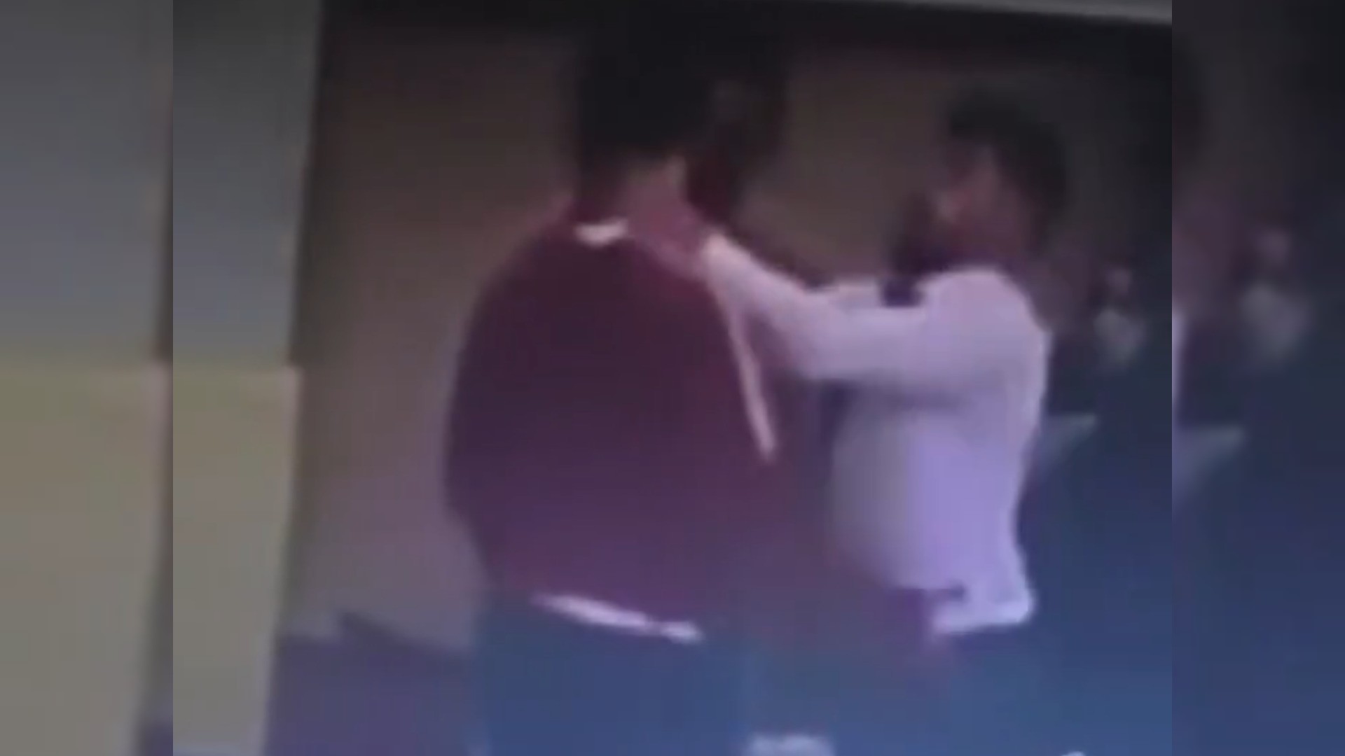 Bu kez tersi oldu! Hakem, antrenörü darp etti