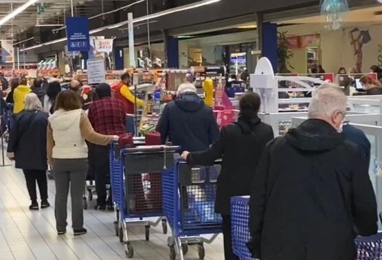 Bu kez zam değil, indirim şaşırttı! O ürünün fiyatı tüm marketlerde tepetaklak oldu! Duyan, akın akın ondan almaya koşuyor