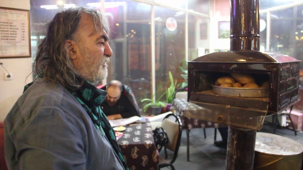 Bu kıraathanede müşteriler kendileri pişirip kendileri yiyor 