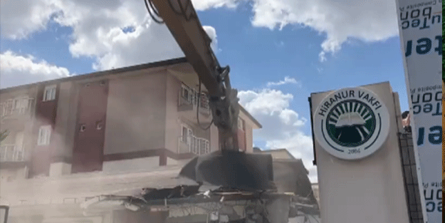 Bu kırıcı Müslümanların tepesine tepesine vuruldu! İBB yıktı dindarlar seyretti