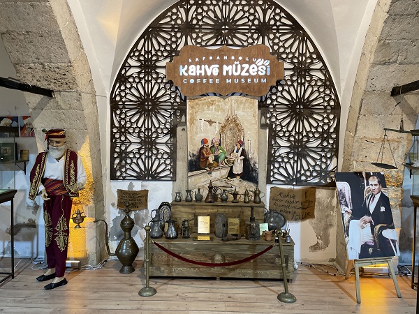 Bu kolonyanın kokusu herkesi şaşırtıyor