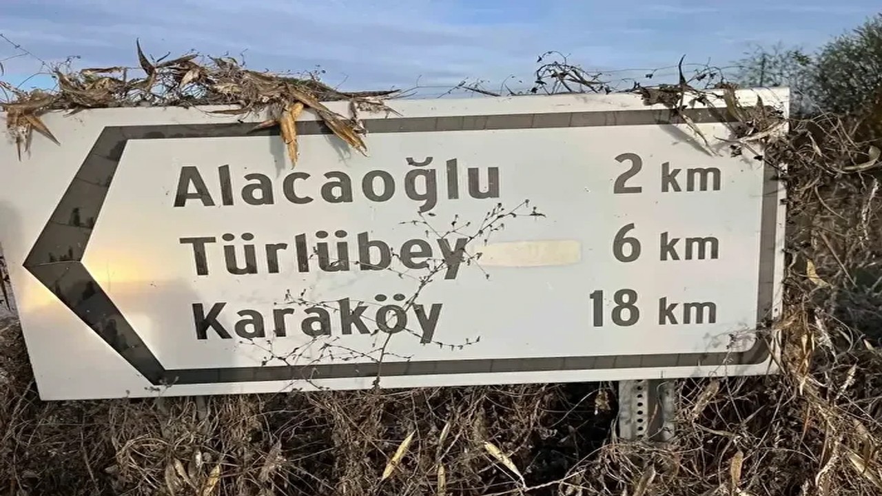 Bu köy yerinde durmadan yürüyor