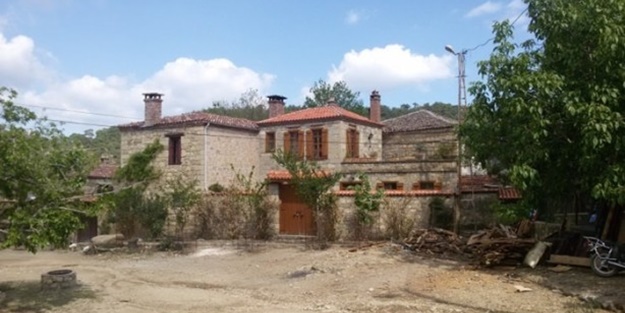 Bu köyde evlerin fiyatı dudak uçuklatıyor!