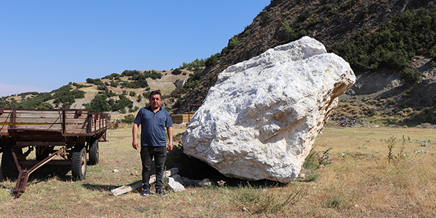 Bu köye taş yağıyor! Herkes çok tedirgin