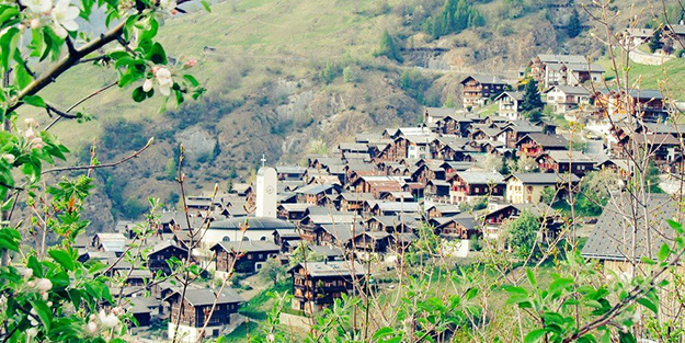 Bu köye yerleşene bir çuval dolusu para verilecek! Taşınan zengin olacak