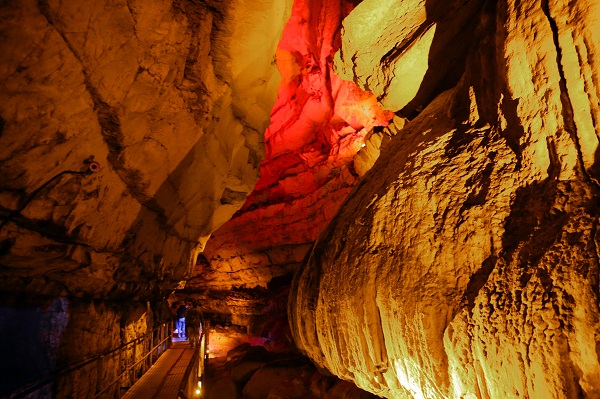 Bu mağaranın içinde nehir var!