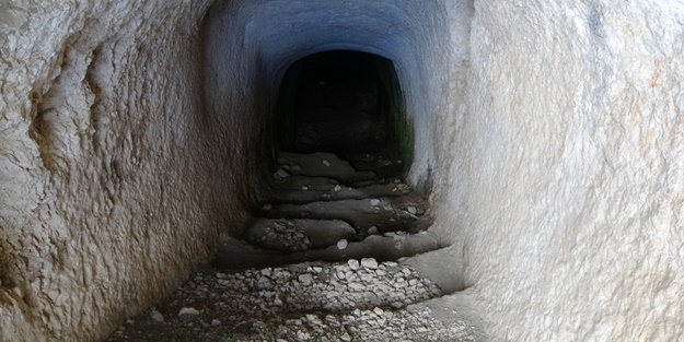 Bu mağaraya giren bir daha çıkamıyor! Altın ve hazine aramak için geliyorlar