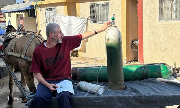 Bu manzara yürekleri yaktı! Eşek arabasıyla hastaneye oksijen tüpü arandı