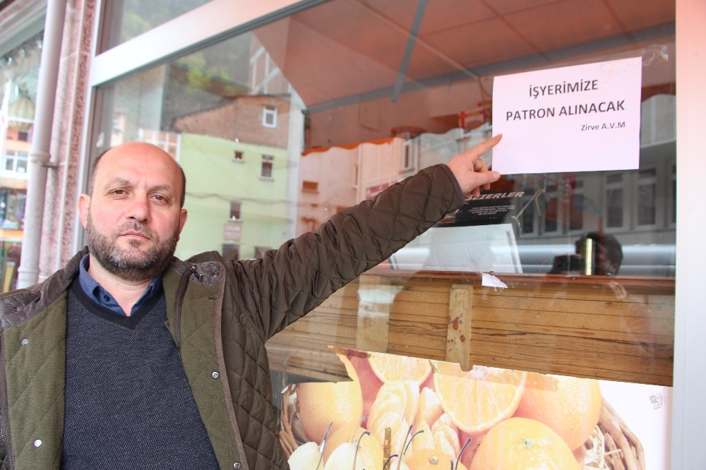 Bu market işçi değil patron arıyor 