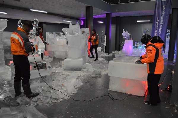 Bu müzeye giren donuyor!