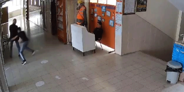 Bu nasıl bir canilik! Öğrencinin öğretmene yaptığına inanmayacaksınız!