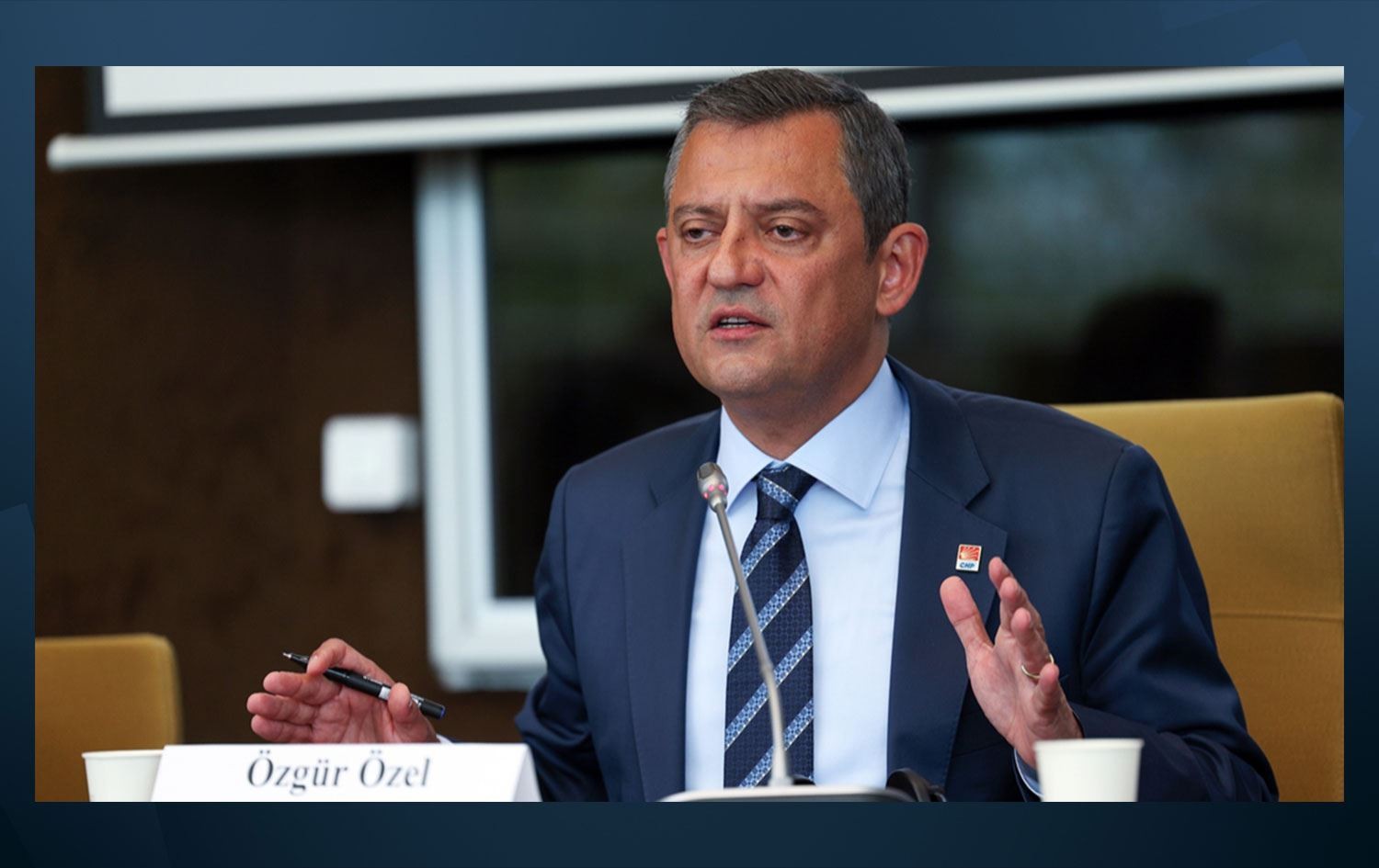 Bu nasıl bir rezalet böyle Özgür Özel? "Mahalle yanarken", muhalefet ve ödenekli medyası saçlarını tarıyor