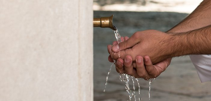 Bu nasıl bir şerefsizlik böyle! O alçaklığı abdest aldırarak, Kur'an’a el bastırarak yaptırmışlar