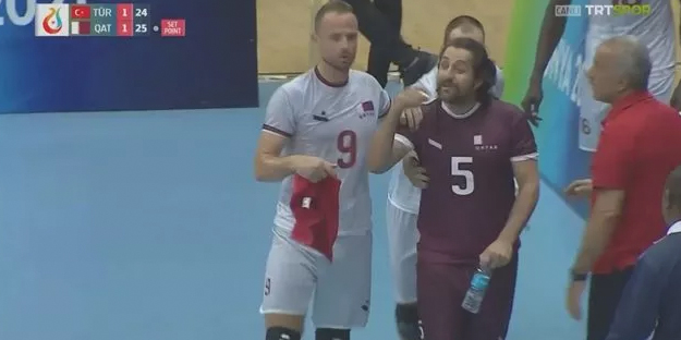 Bu nasıl bir sporcu! Biraz edep...