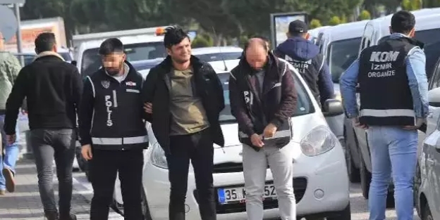 Bu nasıl para böyle! 1 milyar 142 milyon 510 bin dolar ele geçirildi! İzmir’de inanılmaz anlar…