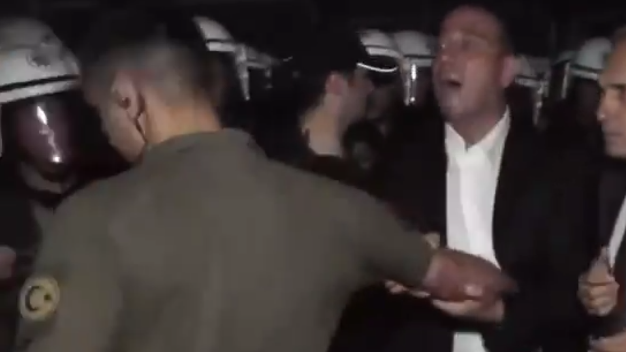 Bu nasıl vekil! CHP'li Ali Mahir Başarır polise saldırdı!