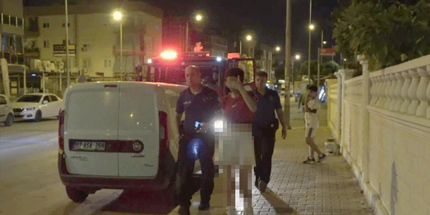 Bu ne biçim olay? Mini şortlu kadın camide mahsur kaldı