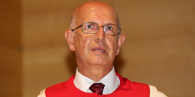 Bu ne biçim rektör!