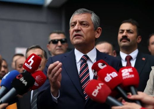 Bu ne yaman çelişki Özgür! Dün başka bugün başka