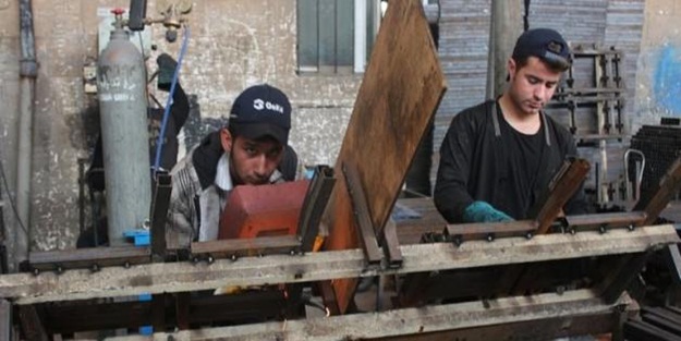 Bu okul fabrikalara taş çıkartıyor