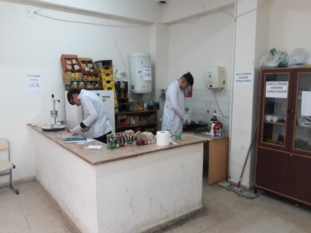 Bu okulda kantini öğrenciler işletiyor 