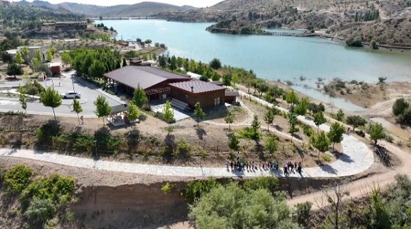 Bu okulun duvarları yok