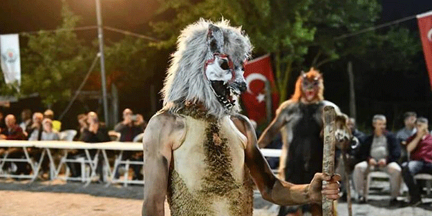 Bu olay Bursa’da yaşandı! Kesilen kurbanların derilerini giyip…