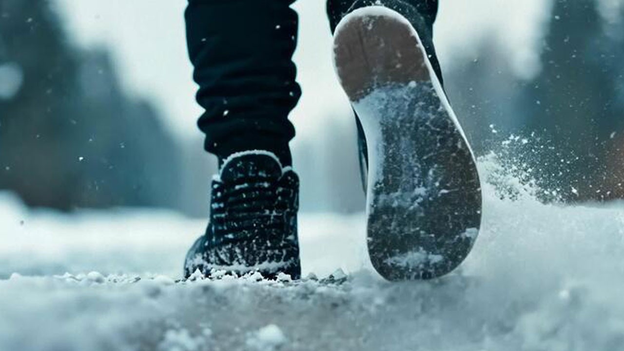 Bu öneriler işinize yarayacak! Kışın kaygan zeminlerde düşmeye son