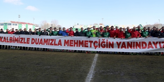 Bu pankartı taşımamak için sahaya çıkmadılar! İlk destek bakın kimden geldi