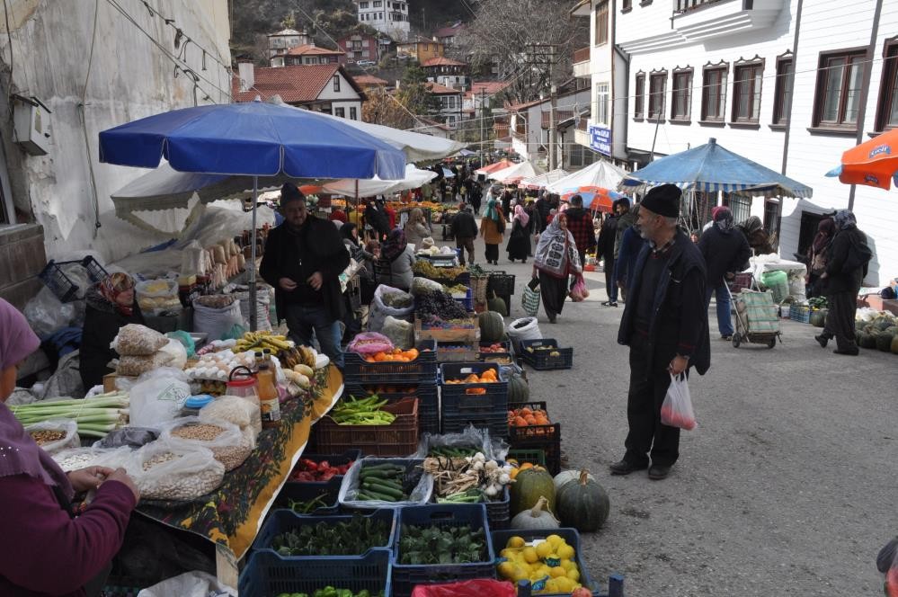 Bu pazar başka pazar