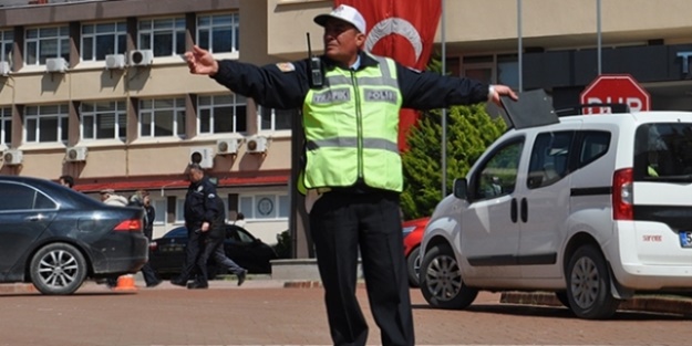 Bu polis 10 yıldır aynı kavşakta