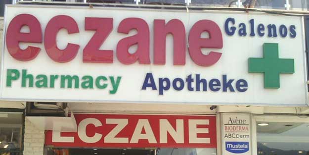 Bu rezalet 11 yıldır sürüyor! Laiklik adına 'Hilal' şutlandı 'Haç' asıldı