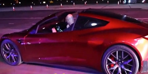 Tesla'nın araç içinden muhteşem hızlanma anı