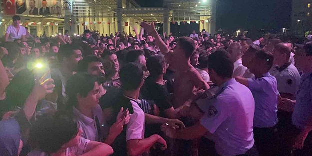 Bu seferki adres konser! Alkolün kötü yüzü yine kendini gösterdi