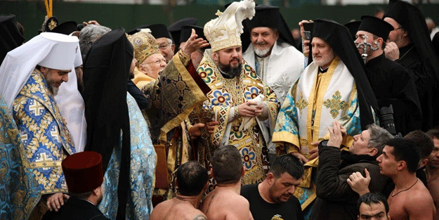 Bu sene de denizden haç çıkardılar! Bunu neden yaptıklarını biliyor musunuz?