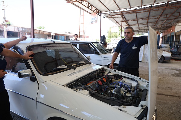 Bu sıcağa dayanmak zor! Adanalılardan sıcağa karşı ilginç yöntem